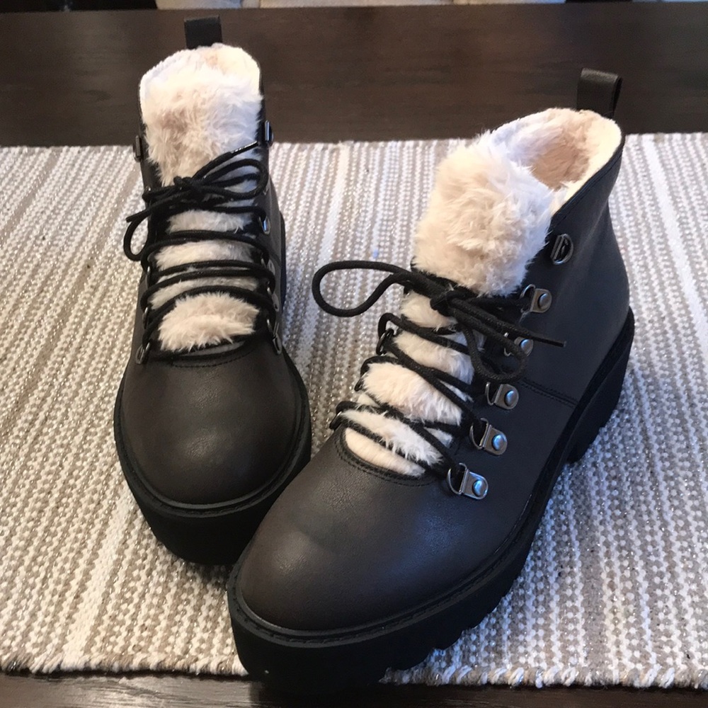 ♠️Black Platform Booties With Tan Fur♠️